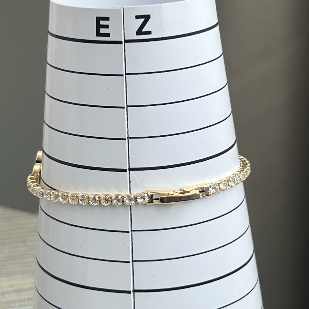 Gold and White Clover centerpiece tennis Bracelet - Picture 4 of 4